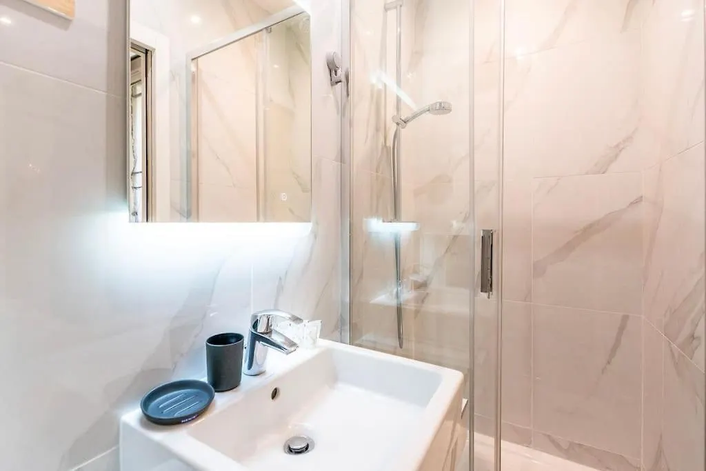 Luxurious Apartment With Stylish Design And Comfort - 105 Paris
