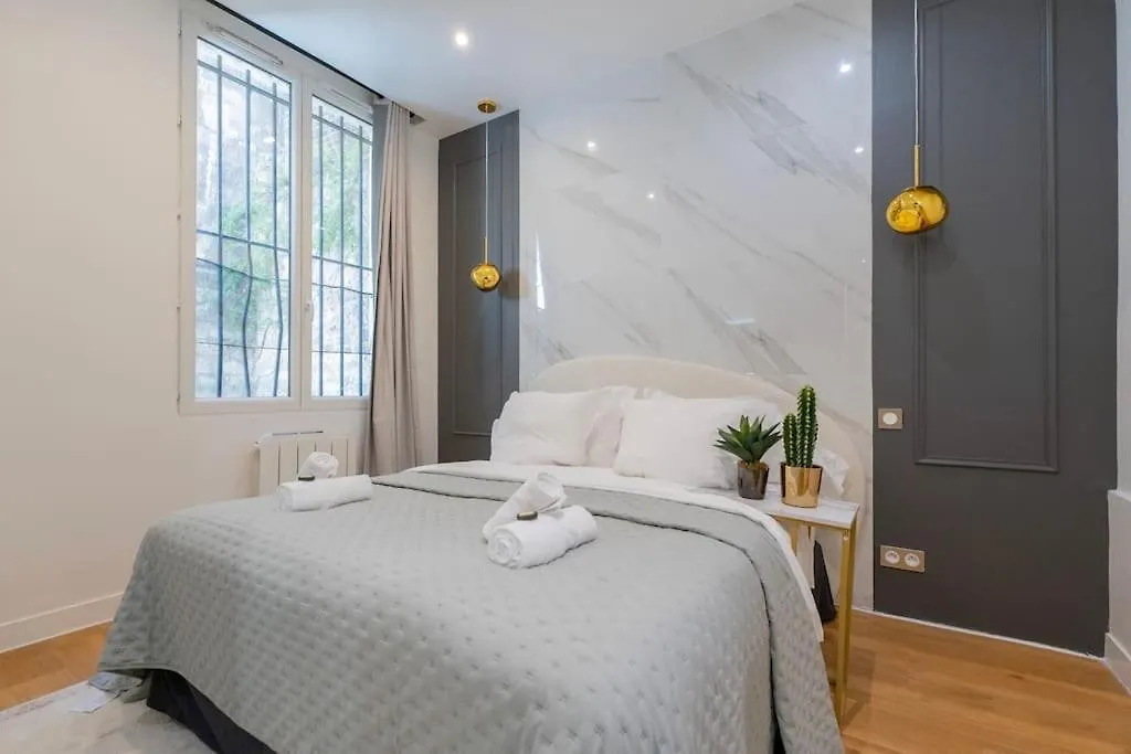 Luxurious Apartment With Stylish Design And Comfort - 105 Paris