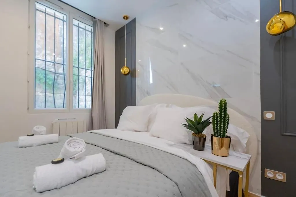 Luxurious Apartment With Stylish Design And Comfort - 105 Paris