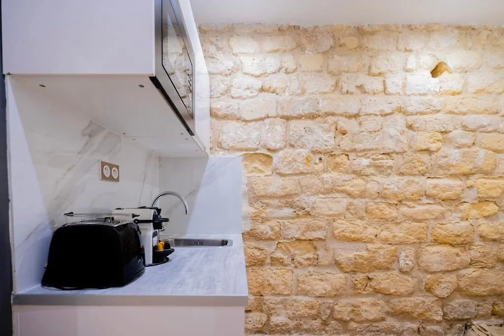 Luxurious Apartment With Stylish Design And Comfort - 105 Paris 0*,  France