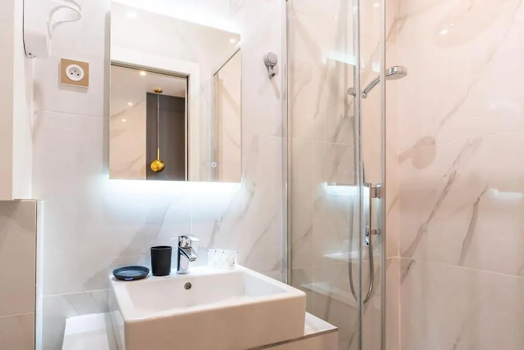 Luxurious Apartment With Stylish Design And Comfort - 105 Paris